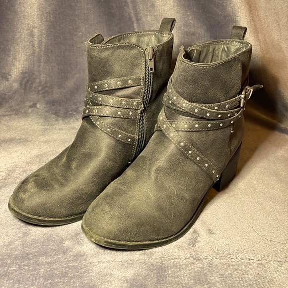 Grey Heeled Boots - Picture 1 of 3